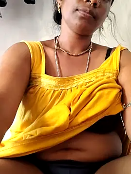 Hotty-dola online show from October 17, 2025, 7:33 am
