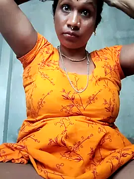 Hotty-dola online show from October 18, 2025, 4:04 am