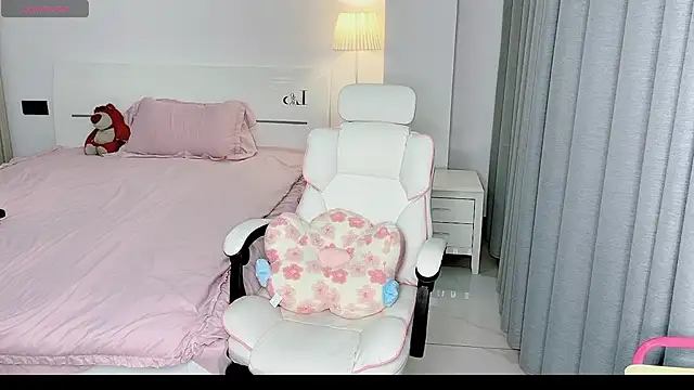 -Wendy   online show from February 13, 2025, 11:04 pm