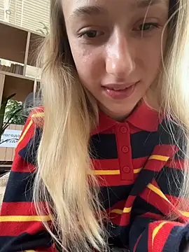 Snapshot of Lia__Love chatting on October 7, 2025, 12:13 pm Lia Love online show from October 7, 2025, 12:13 pm