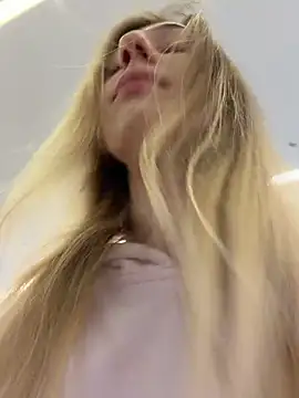 Lia  Love online show from January 8, 2026, 2:41 pm