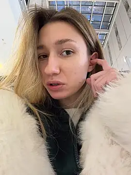 Lia  Love online show from January 12, 2026, 1:38 pm