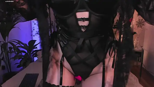 dearmoa online show from October 28, 2025, 8:33 pm