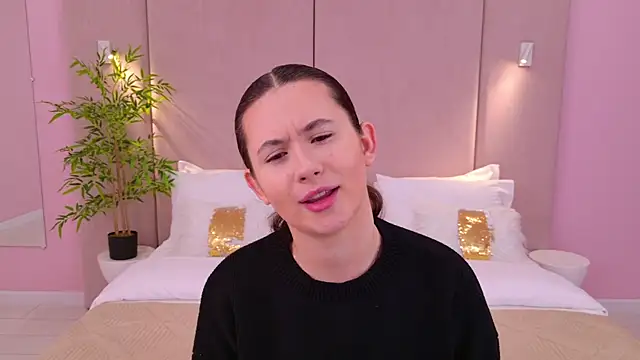 Snapshot of milaleoneli chatting on February 26, 2025, 12:36 pm milaleoneli online show from February 26, 2025, 12:36 pm