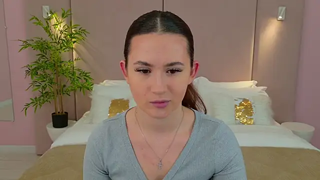 Snapshot of milaleoneli chatting on March 2, 2025, 12:32 pm milaleoneli online show from March 2, 2025, 12:32 pm