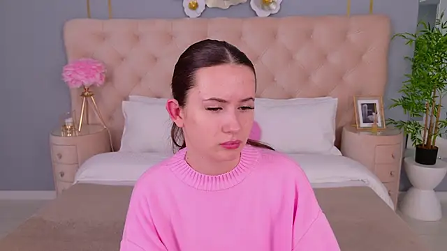 Snapshot of milaleoneli chatting on March 3, 2025, 12:37 pm milaleoneli online show from March 3, 2025, 12:37 pm