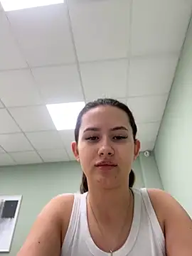 Snapshot of milaleoneli chatting on March 7, 2025, 12:34 pm milaleoneli online show from March 7, 2025, 12:34 pm