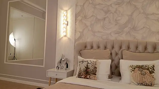 Snapshot of milaleoneli chatting on December 18, 2025, 3:07 pm milaleoneli online show from December 18, 2025, 3:07 pm