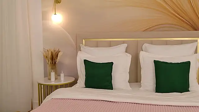 milaleoneli online show from March 5, 2026, 4:36 pm