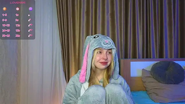 HildaEvatt online show from December 18, 2024, 4:09 am