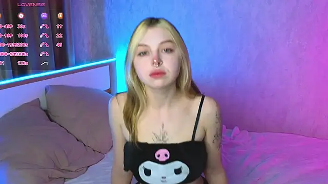 HildaEvatt online show from January 17, 2025, 4:39 am