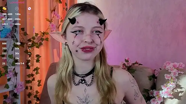 HildaEvatt online show from September 18, 2025, 4:14 am