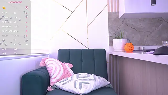 b3llaspringg online show from October 31, 2025, 9:27 pm