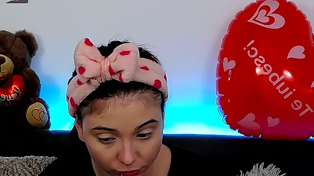 AveryWillow online show from February 26, 2025, 11:41 am