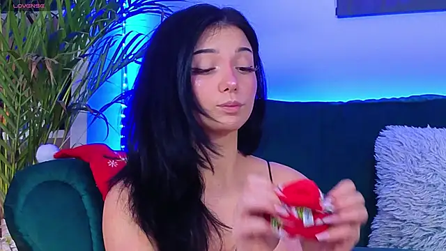 AveryWillow online show from December 1, 2025, 8:25 pm