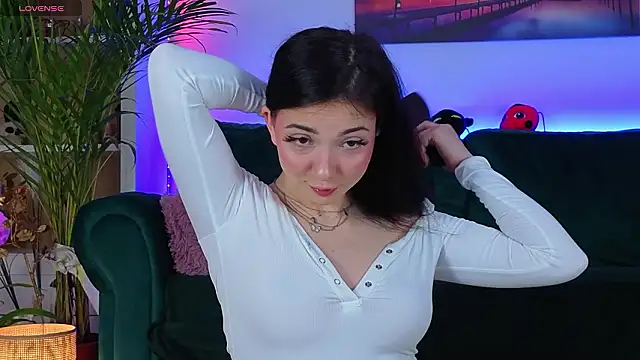 Snapshot of AveryWillow chatting on February 18, 2026, 11:55 pm AveryWillow online show from February 18, 2026, 11:55 pm