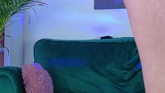 Snapshot of AveryWillow chatting on February 25, 2026, 11:14 pm AveryWillow online show from February 25, 2026, 11:14 pm