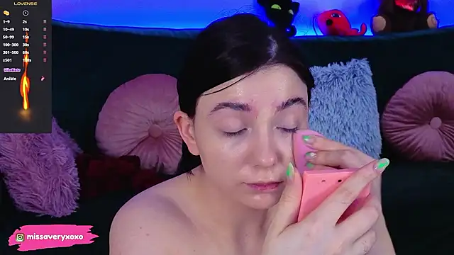 AveryWillow online show from March 26, 2026, 11:54 pm