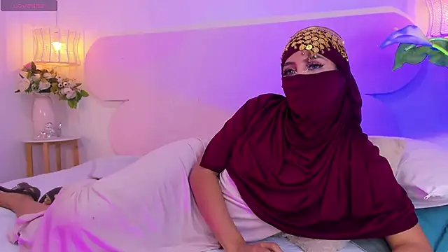 naomiii   online show from October 18, 2025, 11:49 pm