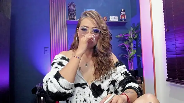 Snapshot of AdeleMourfg chatting on June 6, 2026, 3:55 am AdeleMourfg online show from June 6, 2026, 3:55 am