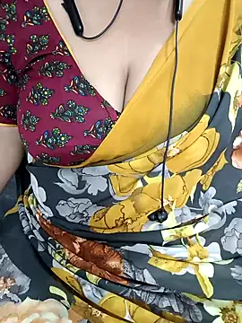 Snapshot of Yours_Radika chatting on December 17, 2024, 4:21 pm Yours Radika online show from December 17, 2024, 4:21 pm