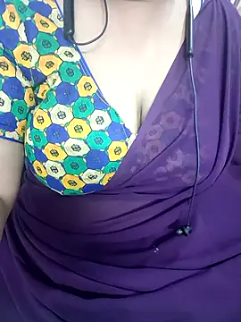 Snapshot of Yours_Radika chatting on December 24, 2024, 7:00 pm Yours Radika online show from December 24, 2024, 7:00 pm