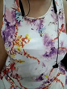 Snapshot of Yours_Radika chatting on December 28, 2024, 12:57 am Yours Radika online show from December 28, 2024, 12:57 am