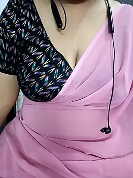 Snapshot of Yours_Radika chatting on January 3, 2025, 5:20 pm Yours Radika online show from January 3, 2025, 5:20 pm