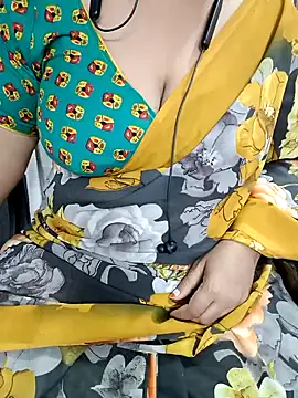 Snapshot of Yours_Radika chatting on January 31, 2025, 4:59 pm Yours Radika online show from January 31, 2025, 4:59 pm