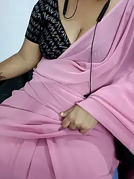 Snapshot of Yours_Radika chatting on February 3, 2025, 7:52 pm Yours Radika online show from February 3, 2025, 7:52 pm