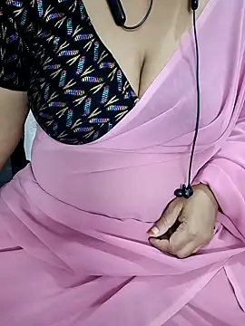 Snapshot of Yours_Radika chatting on February 7, 2025, 7:06 pm Yours Radika online show from February 7, 2025, 7:06 pm