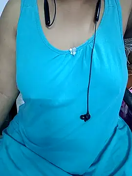 Snapshot of Yours_Radika chatting on February 12, 2025, 2:24 am Yours Radika online show from February 12, 2025, 2:24 am