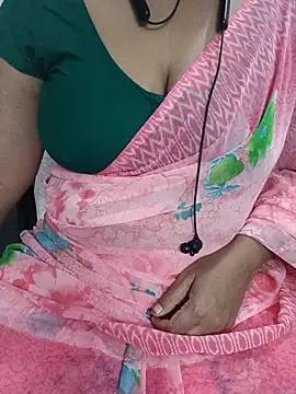 Snapshot of Yours_Radika chatting on February 19, 2025, 3:05 pm Yours Radika online show from February 19, 2025, 3:05 pm