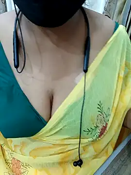 Snapshot of Yours_Radika chatting on February 22, 2025, 5:02 pm Yours Radika online show from February 22, 2025, 5:02 pm