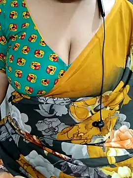 Snapshot of Yours_Radika chatting on February 25, 2025, 4:21 pm Yours Radika online show from February 25, 2025, 4:21 pm