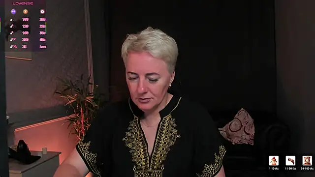 Nika Smit online show from July 4, 2026, 5:13 am