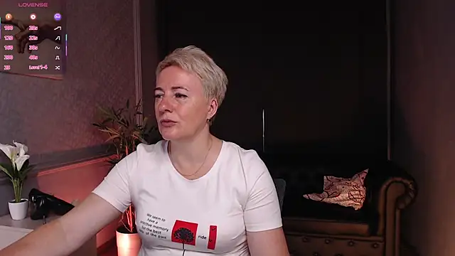 Nika Smit online show from July 5, 2026, 5:14 am