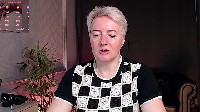 Nika Smit online show from July 17, 2026, 5:25 am