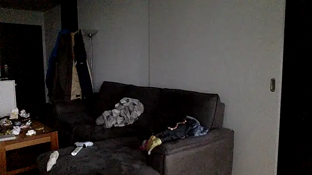 Snapshot of oktober1993 chatting on December 19, 2025, 7:48 am oktober1993 online show from December 19, 2025, 7:48 am