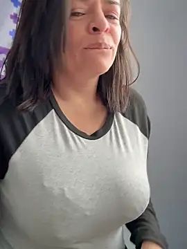 Snapshot of NATHALIA-28_ chatting on November 2, 2025, 1:35 pm NATHALIA-28 online show from November 2, 2025, 1:35 pm