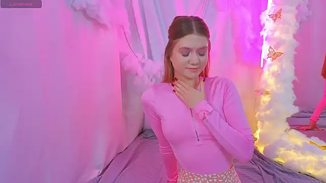 AlisiaSpinnet  online show from November 4, 2025, 3:44 pm