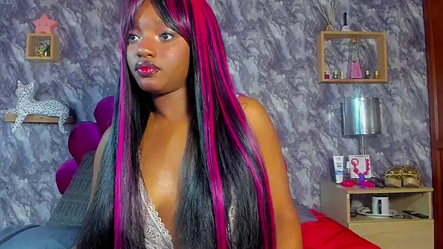 EMMAPARISS online show from November 18, 2025, 2:43 pm