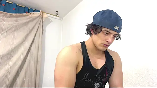 Snapshot of logan_x3 chatting on June 6, 2026, 4:28 am logan x3 online show from June 6, 2026, 4:28 am