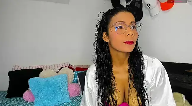 Snapshot of Nenita_Hot_ chatting on March 6, 2025, 5:54 pm Nenita Hot  online show from March 6, 2025, 5:54 pm