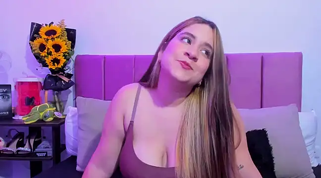 Snapshot of EmmyGray chatting on December 9, 2024, 7:39 am EmmyGray online show from December 9, 2024, 7:39 am