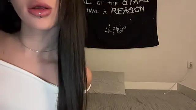 ur molly online show from October 19, 2025, 3:34 pm