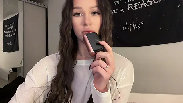 Snapshot of ur_molly chatting on February 24, 2026, 10:24 am ur molly online show from February 24, 2026, 10:24 am