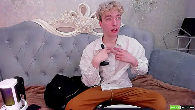 TrevorBenson online show from December 3, 2025, 3:47 am