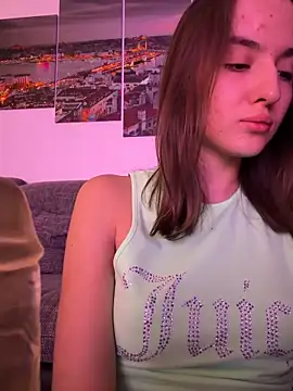 EmilyWi  online show from November 17, 2025, 10:04 pm