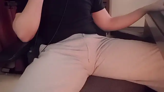 meow199410 online show from June 18, 2026, 3:38 pm